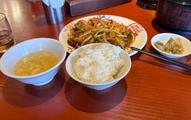 「中華料理 頤和園」の本格中華炒め定食（ご飯・たまごスープ付き）
