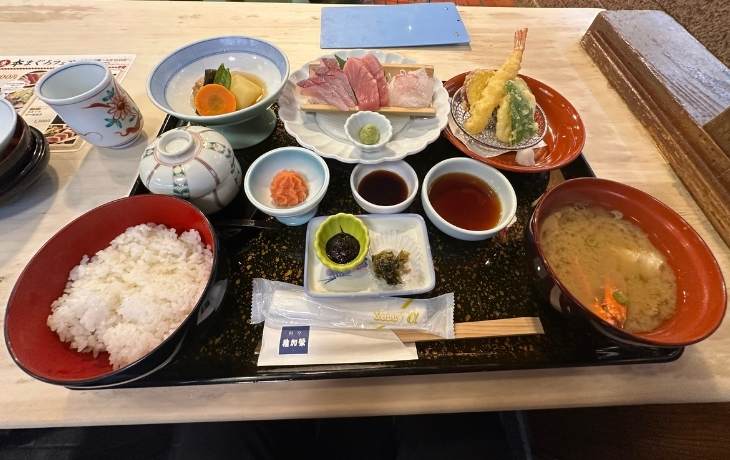 博多料亭稚加榮ランチの昼定食全体