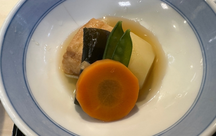 稚加榮の昼定食で提供された野菜の炊き合わせ