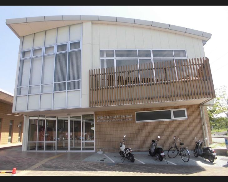 飯塚市健康の森公園多目的施設の外観(引用:一般社団法人飯塚市スポーツ協会)