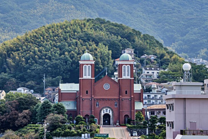 長崎市本尾町にある浦上天主堂の外観