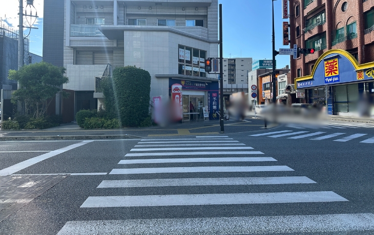 JR香椎駅から香椎宮へ向かう駅前ロータリー左側の横断歩道