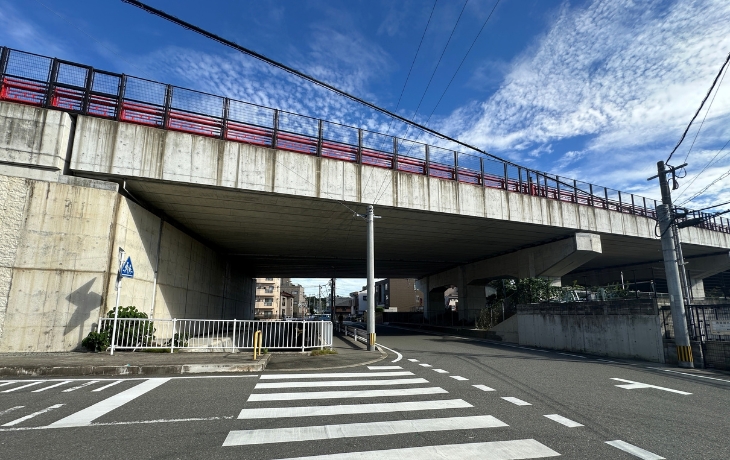 香椎宮への近道と交差する国道3号博多バイパスの陸橋