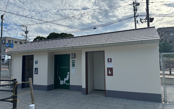 香椎宮の大型駐車場近くにある公衆トイレ